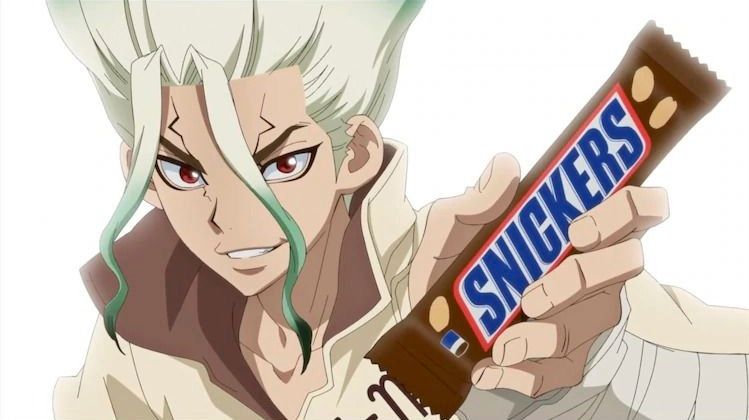 Senku de Dr. Stone faz comercial hilário para a Snickers